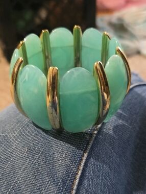 Bold Polyresin Oval Link Stretch Bangle Bracelet - Gold/Green
